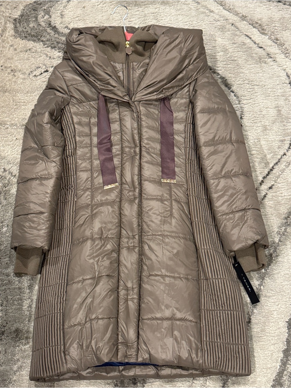 T Tahari Quilted taupe colored Puffer coat small with packable bag size small NW